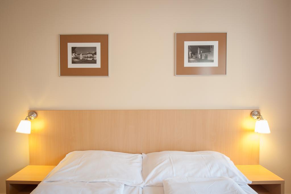 Hotel V Centru Τσέσκε Μπουντεγιόβιτσε Εξωτερικό φωτογραφία