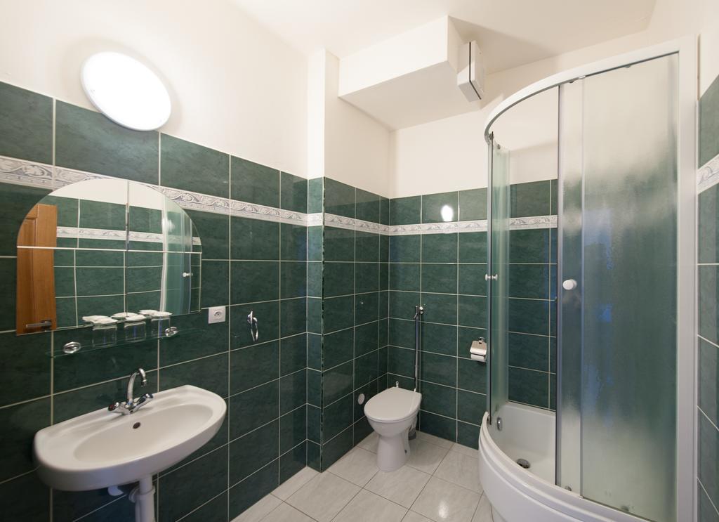 Hotel V Centru Τσέσκε Μπουντεγιόβιτσε Εξωτερικό φωτογραφία