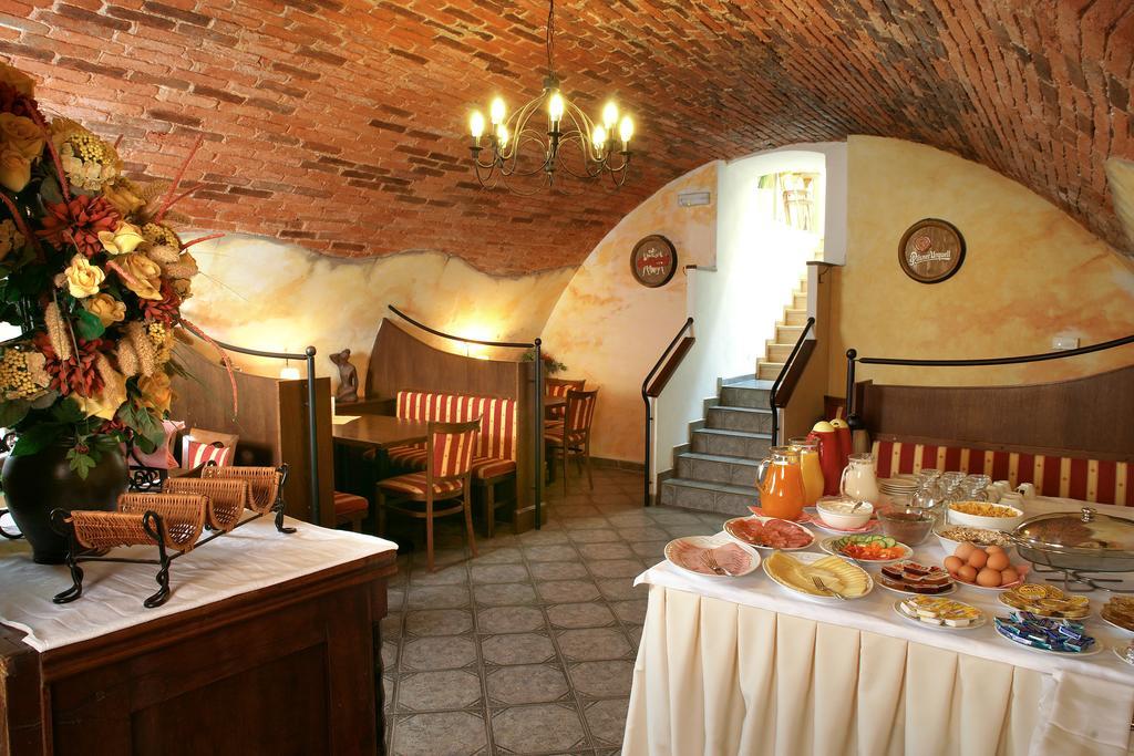 Hotel V Centru Τσέσκε Μπουντεγιόβιτσε Εξωτερικό φωτογραφία