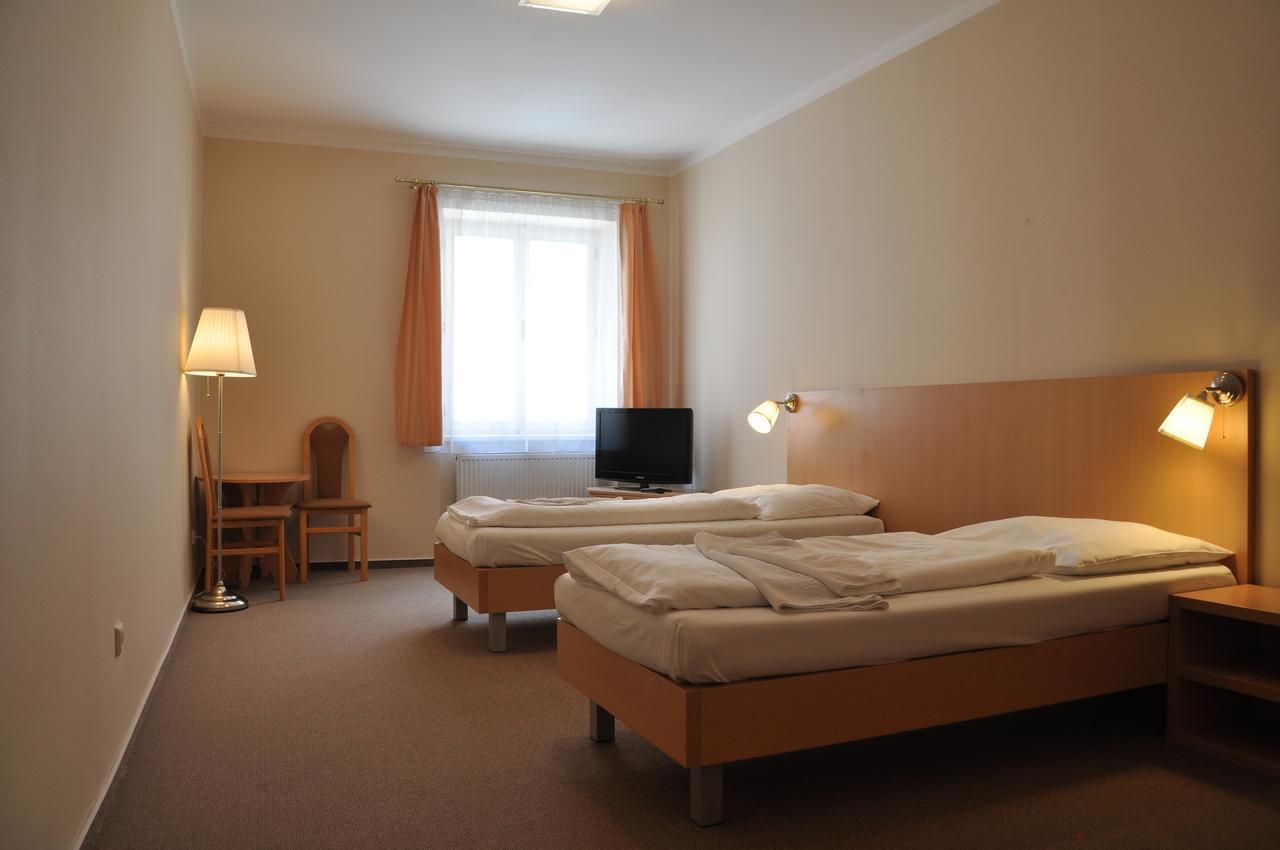 Hotel V Centru Τσέσκε Μπουντεγιόβιτσε Εξωτερικό φωτογραφία