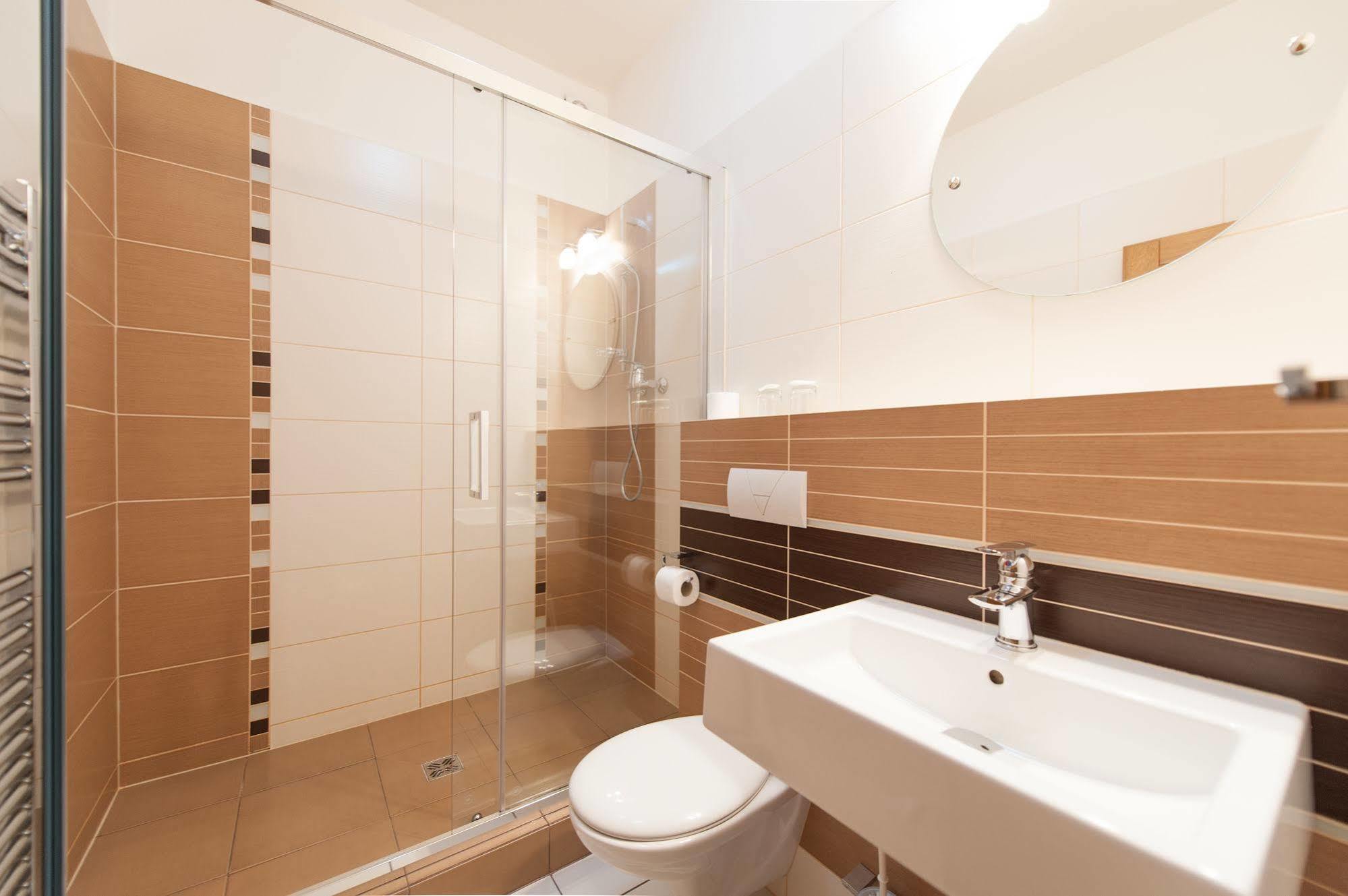 Hotel V Centru Τσέσκε Μπουντεγιόβιτσε Εξωτερικό φωτογραφία
