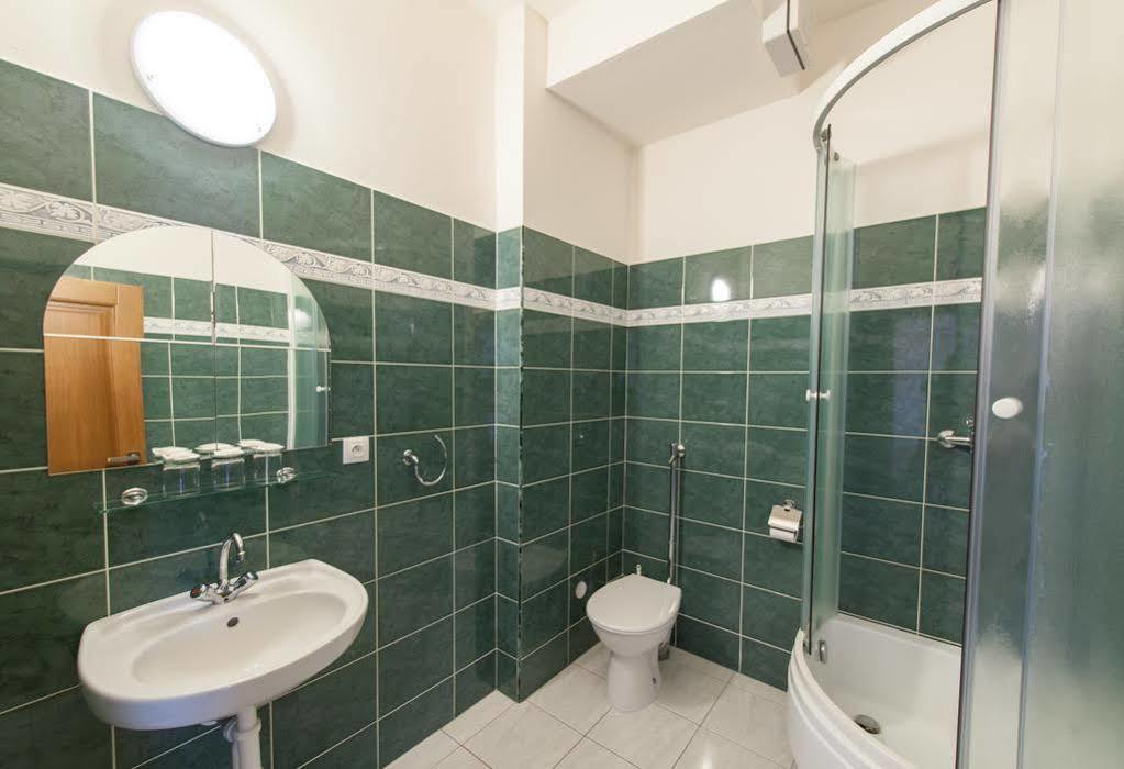 Hotel V Centru Τσέσκε Μπουντεγιόβιτσε Εξωτερικό φωτογραφία