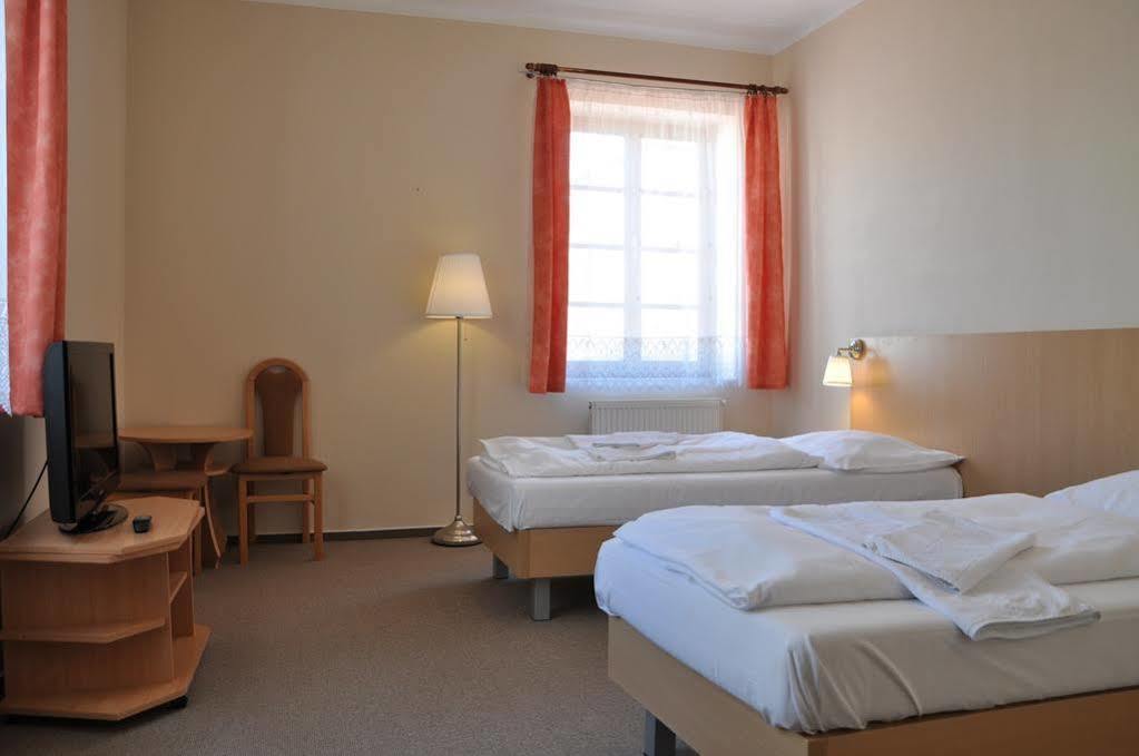 Hotel V Centru Τσέσκε Μπουντεγιόβιτσε Εξωτερικό φωτογραφία