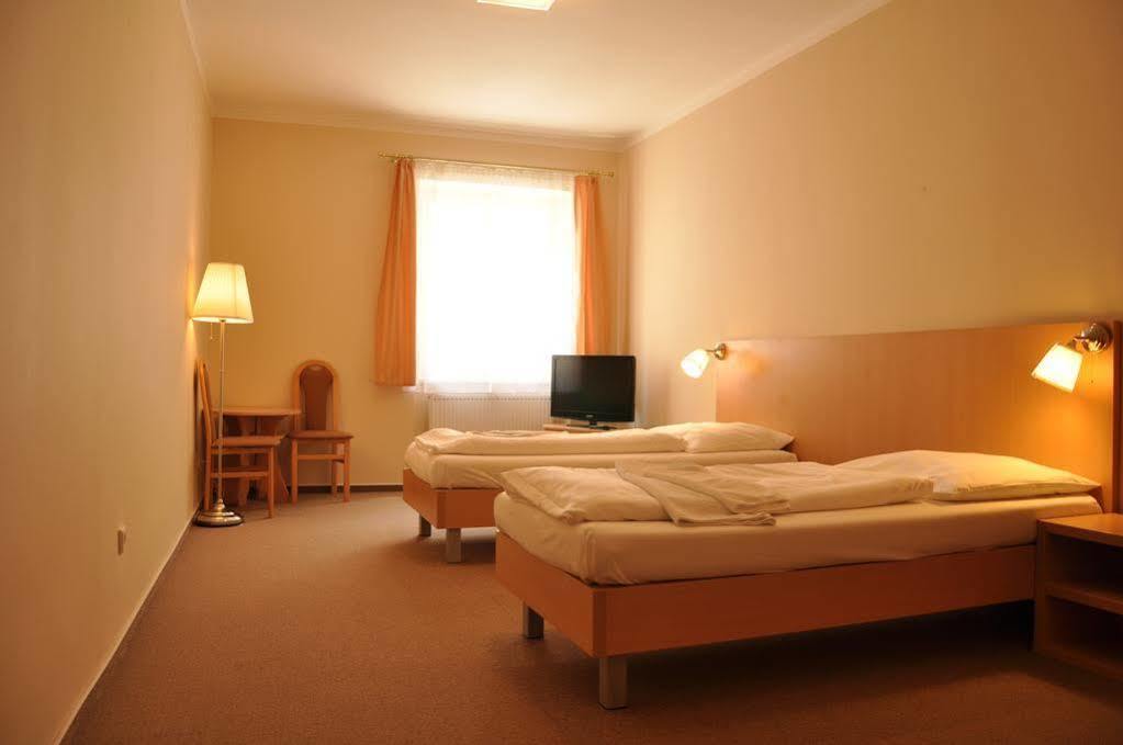 Hotel V Centru Τσέσκε Μπουντεγιόβιτσε Εξωτερικό φωτογραφία