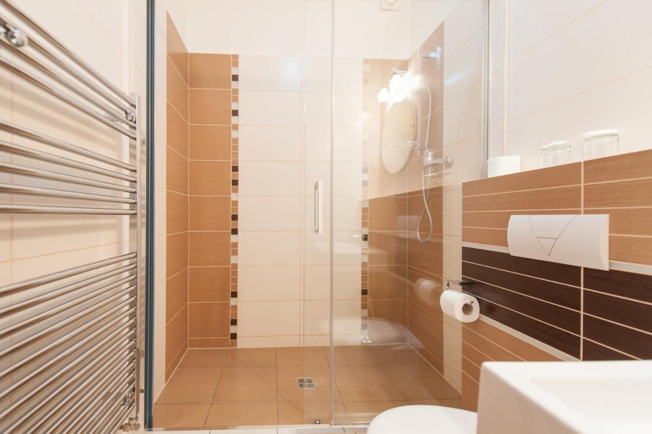 Hotel V Centru Τσέσκε Μπουντεγιόβιτσε Εξωτερικό φωτογραφία
