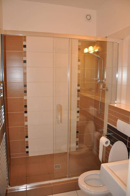 Hotel V Centru Τσέσκε Μπουντεγιόβιτσε Εξωτερικό φωτογραφία