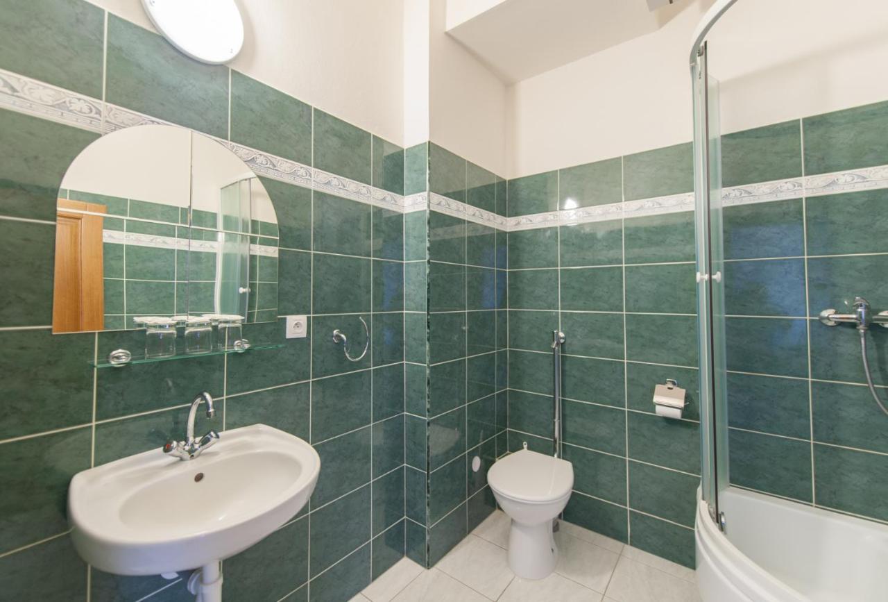 Hotel V Centru Τσέσκε Μπουντεγιόβιτσε Εξωτερικό φωτογραφία